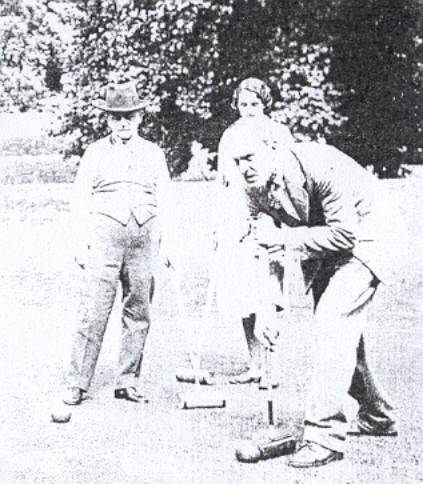 The croquet players queue.